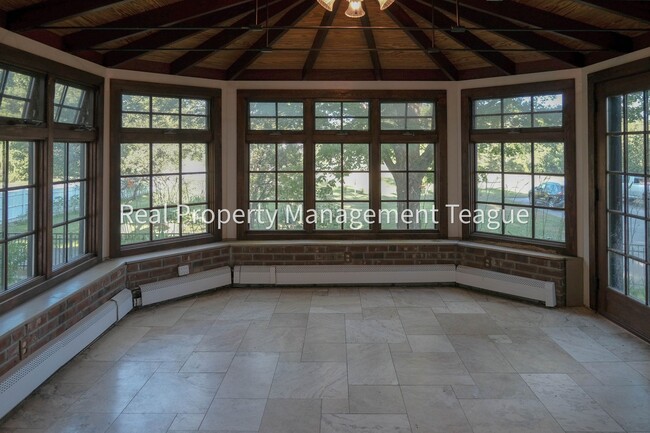 Building Photo - Dream home in Altamont