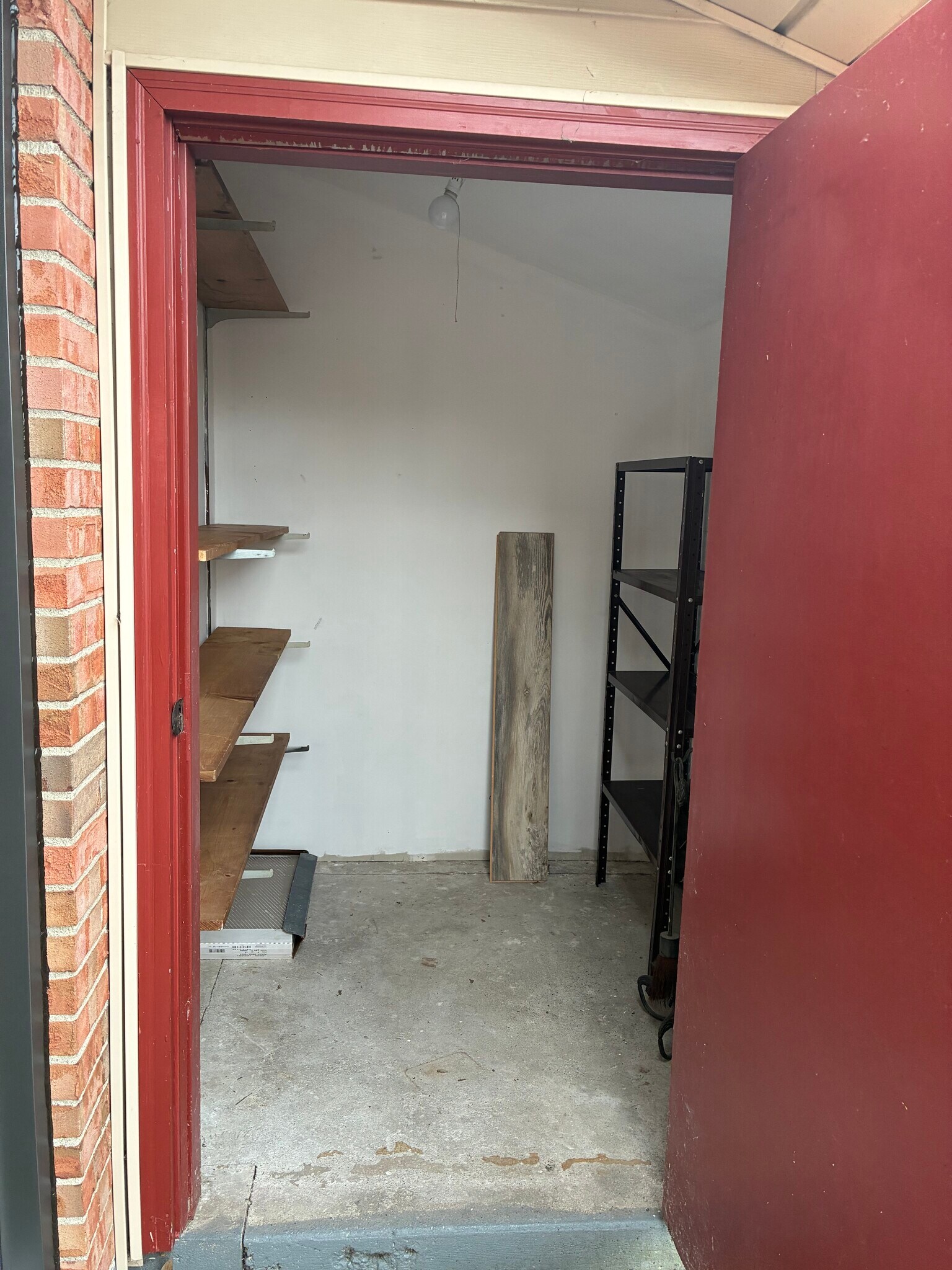 Building Photo - 1204 Hollowbrook Dr