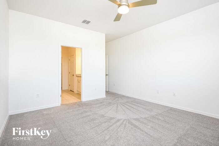 Building Photo - 628 Crown Rose Dr