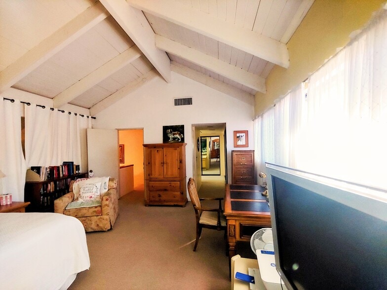 High Ceilings - 69940 Los Cocos Ct