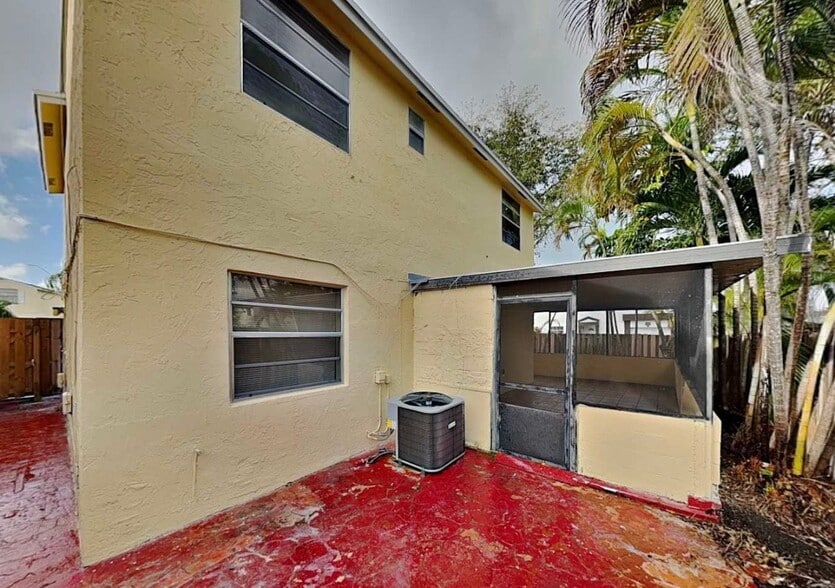 Building Photo - 8214 NW 192nd Terrace