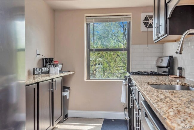 Building Photo - 7553 Buckingham Dr