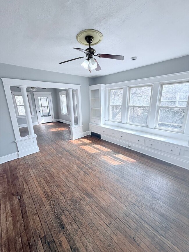 Building Photo - 1114 E 64th St