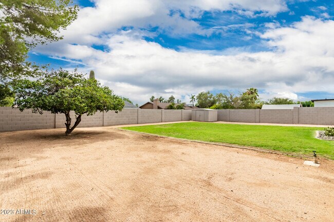 Building Photo - 4833 E Kathleen Rd