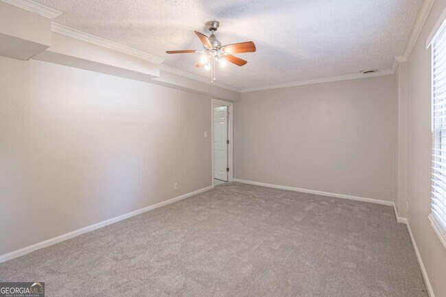 Building Photo - 736 Singley Dr