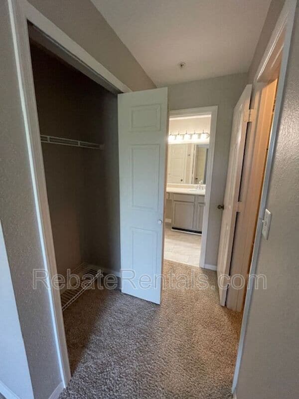 Building Photo - 7800 Point Meadows Dr