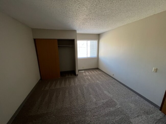 Building Photo - Multi-family Apartment Community