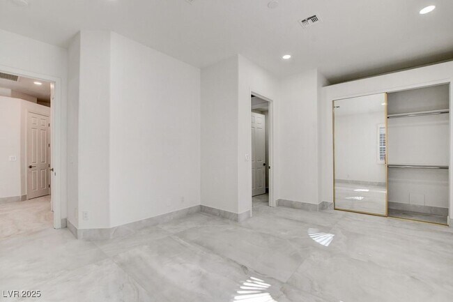 Building Photo - 2132 Lookout Point Cir