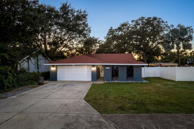 Building Photo - 11950 117th St N