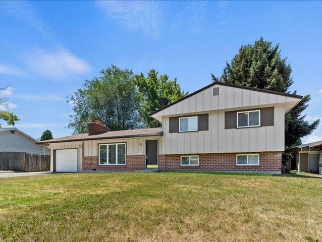 Building Photo - Murray beautiful 4 bed 2.5 bath family home