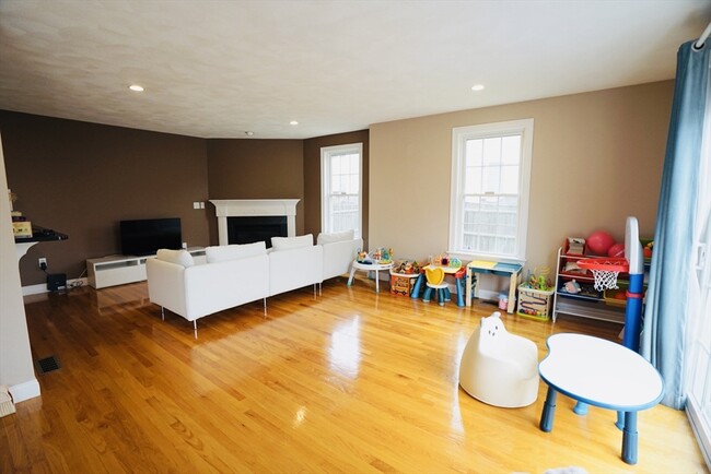 Building Photo - 94 3rd St