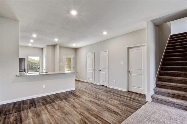 Building Photo - 313 Mount Vernon Way