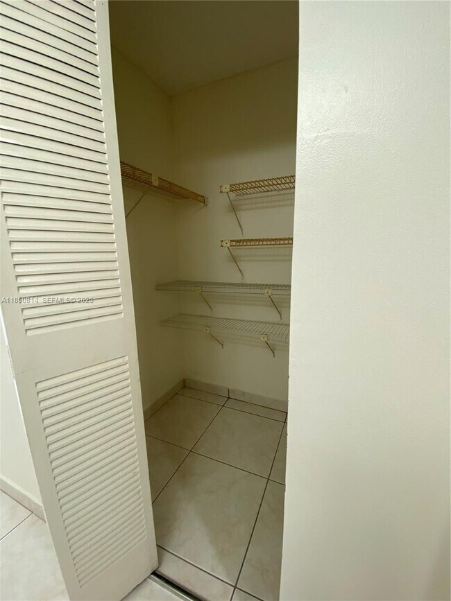 Building Photo - 16751 NE 9th Ave