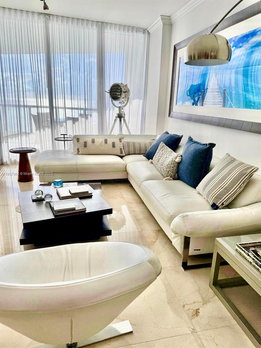 Building Photo - 17121 Collins Ave