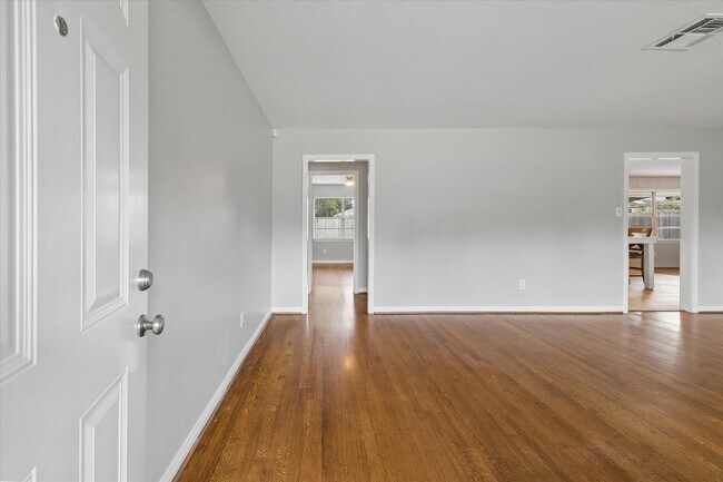 Building Photo - 8037 Longridge Dr