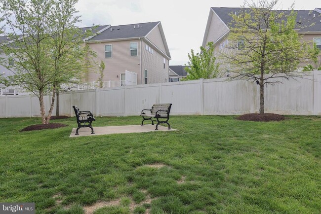 Building Photo - 7954 Blue Stream Dr