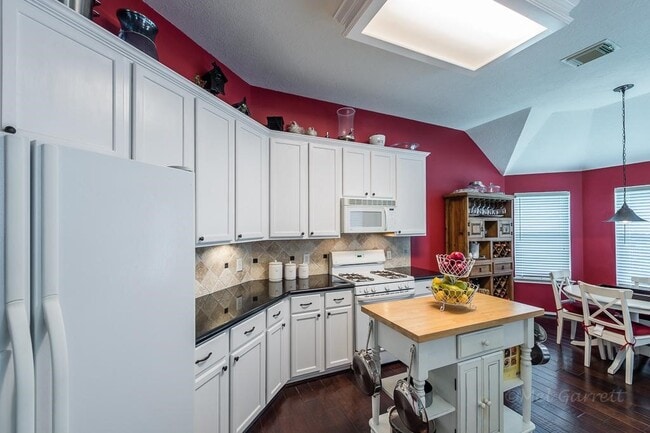 Building Photo - 23915 Elden Hills Ct