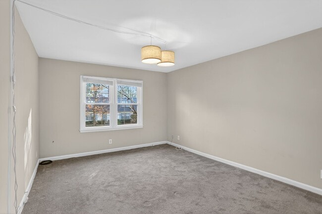 Building Photo - 80 Montre Square NW