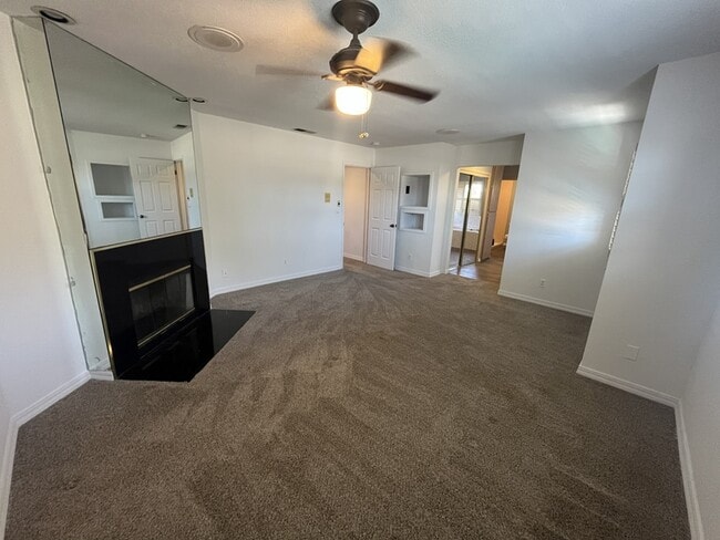 Building Photo - 511 Bluff Dr