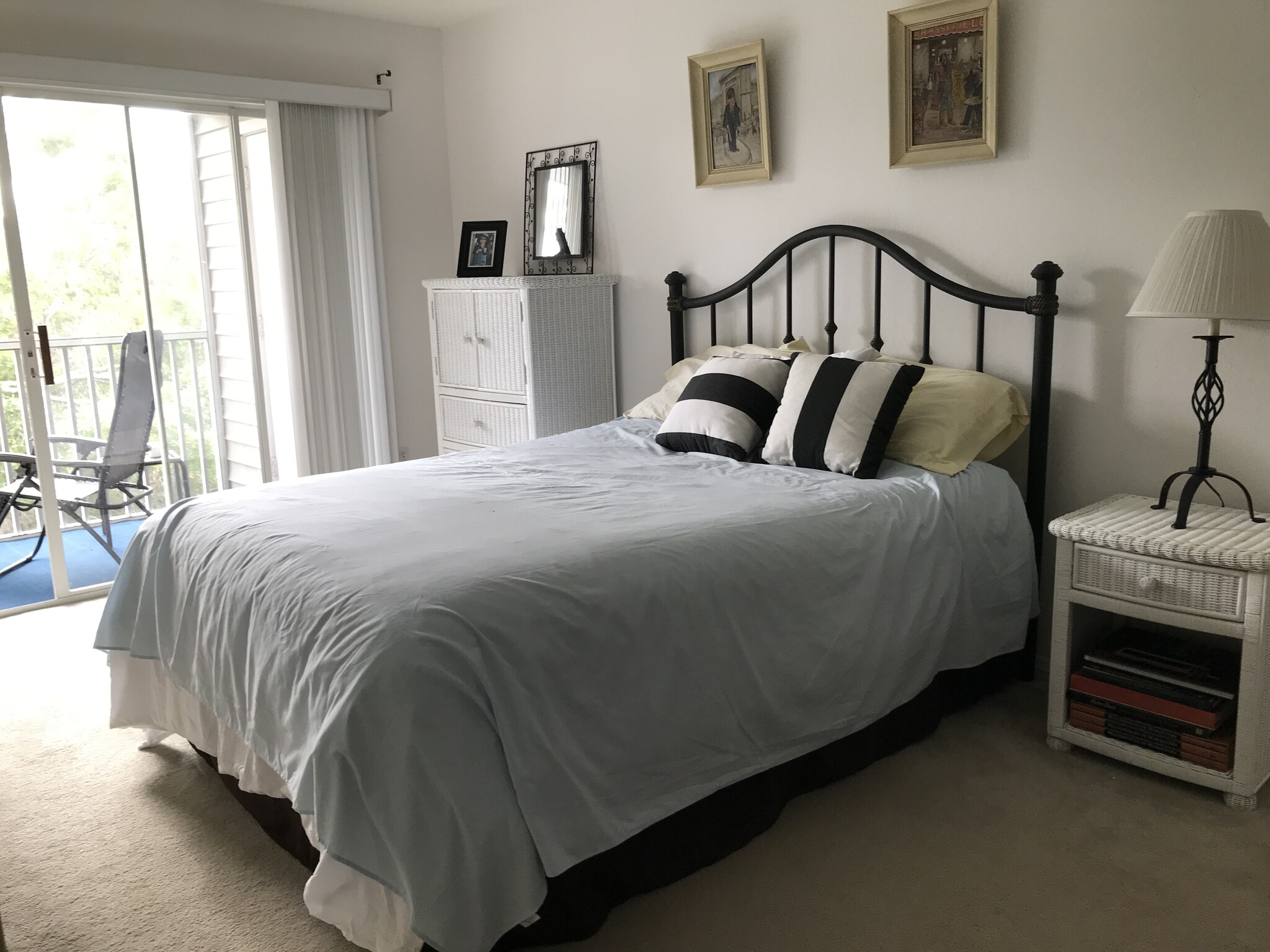 Guest room w/ shared lanai - 850 S Tamiami Trl