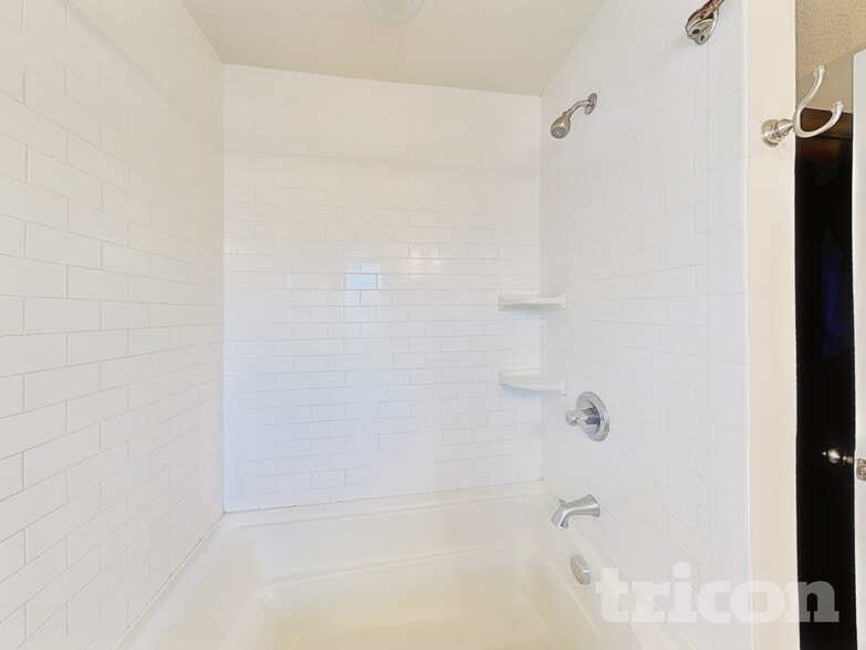 Building Photo - 1525 Independence Ave N