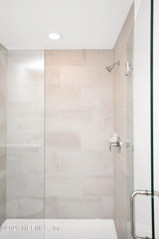 Building Photo - 348 Rosemont Dr