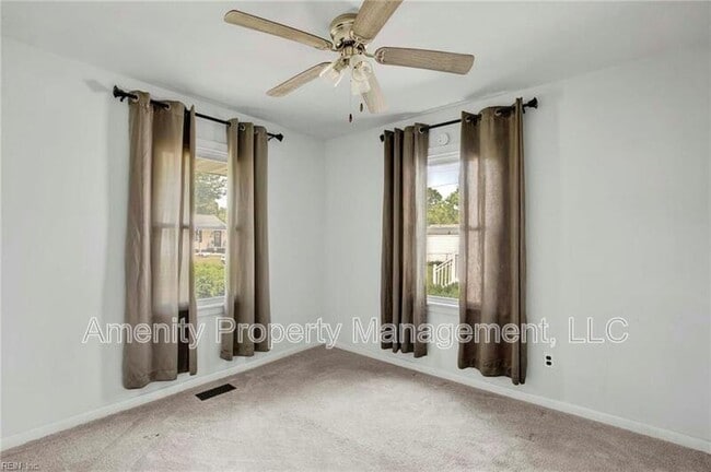 Building Photo - 205 Gumwood Dr