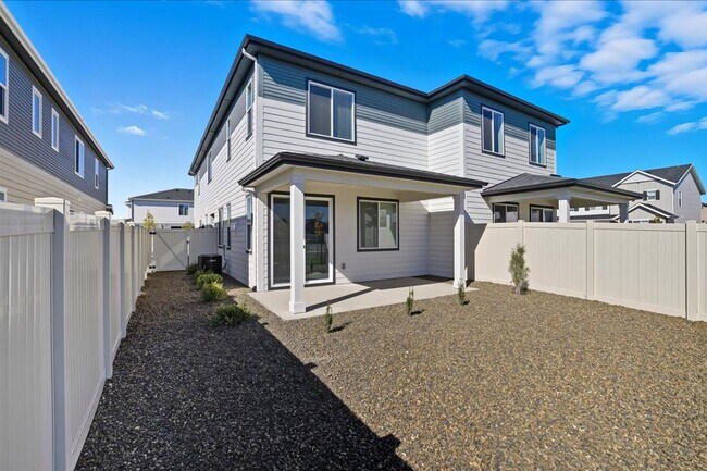 Building Photo - Brand new 3 bed 2.5 bath townhouse