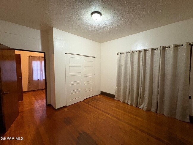 Building Photo - 3418 Pershing Dr