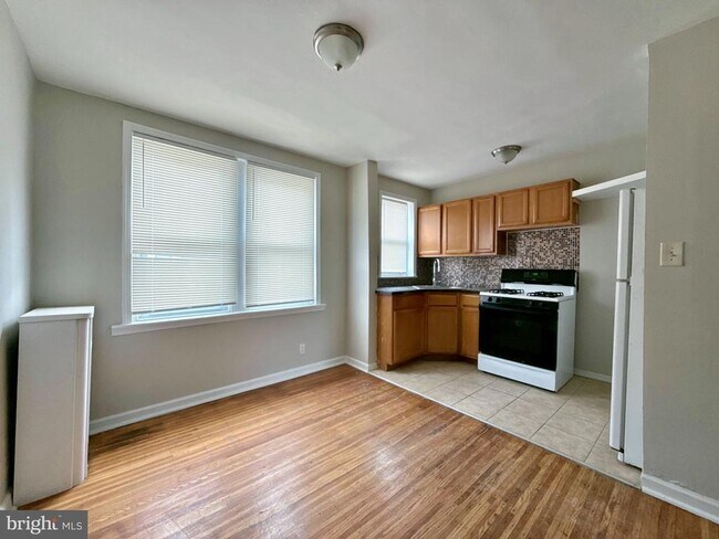 Building Photo - 3208 W Willard St