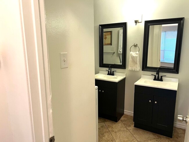 Building Photo - 10047 Westpark Dr