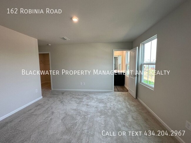 Building Photo - 162 Robinia Rd