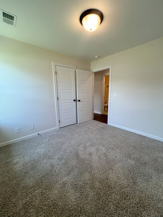 Building Photo - 702 Gleason Dr