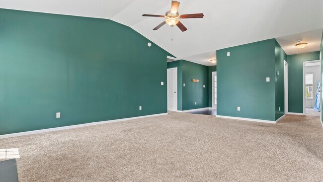 Building Photo - Charming 3BR Home in Carolina Plantation with Fenced Yard & 2-Car Garage