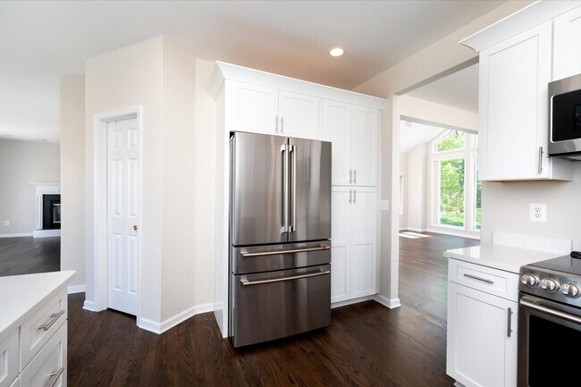 Building Photo - 1100 Paca Dr