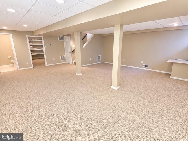 Building Photo - 40 Hearthstone Ln