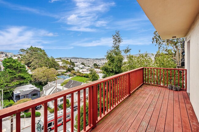 Building Photo - Charming Two-Bedroom Home in Miraloma Park...