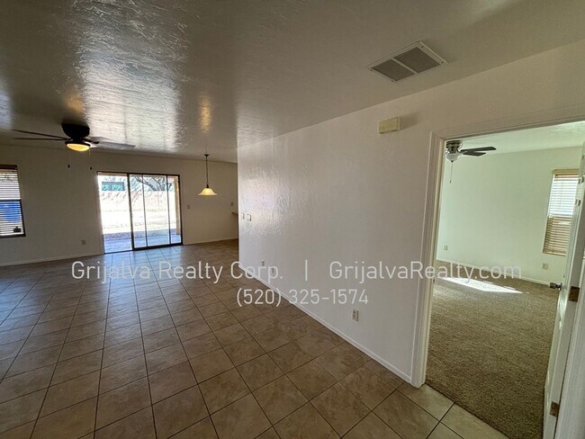 Building Photo - Beautiful 2-story 4-Bedroom, 2 Bath House with Loft for Rent (Green Valley)