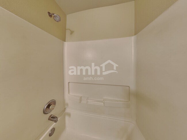 Building Photo - 467 Sedgewick Dr