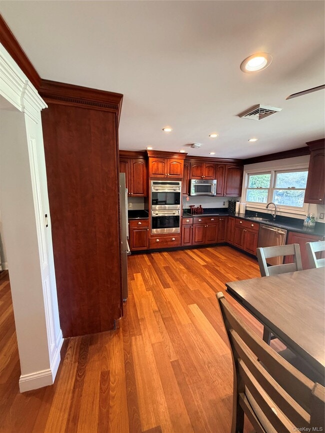 Building Photo - 364 Lockwood Dr