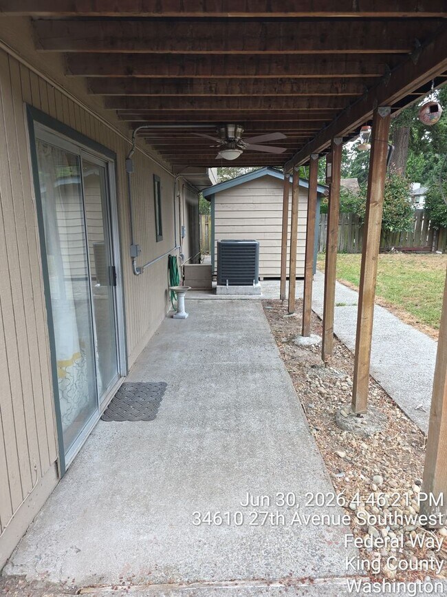 Building Photo - Federal way split level home - 3 bedrooms 2 bathrooms, AC, RV parking, EV Chargers and more, Avai...