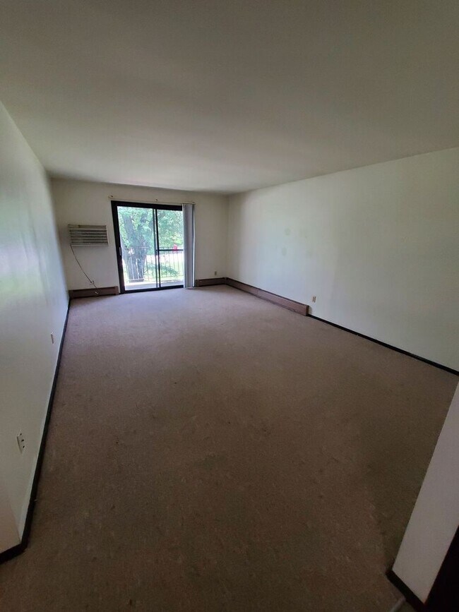 Building Photo - 10500 W Fond Du Lac Ave. (12 Unit)