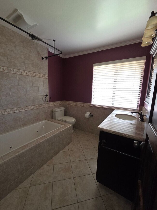 Building Photo - REDUCED!!!