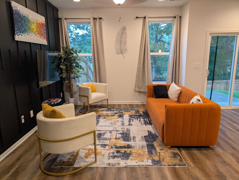 Primary Photo - Room in Townhome on Sullins Rd