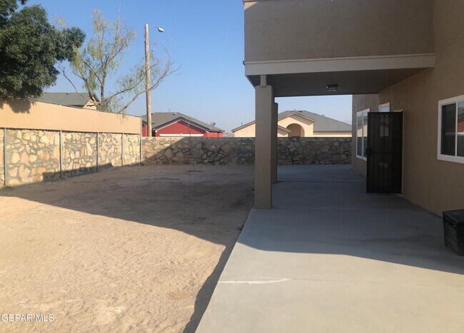 Building Photo - 600 Carol Ann Pl