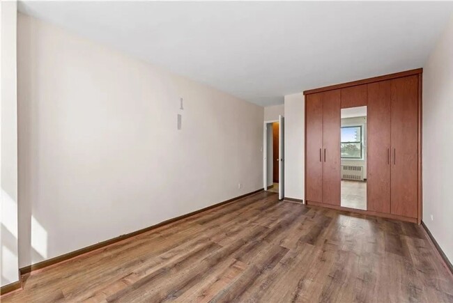 Building Photo - Newly Renovated 1 Bedroom 1 Bathroom  Avai...