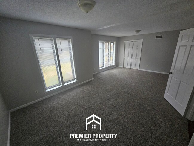 Building Photo - 6869 Amersham Dr