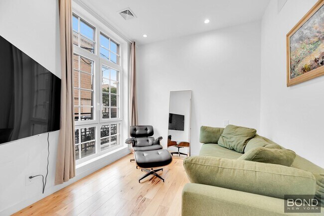 Building Photo - 278 Nassau Ave