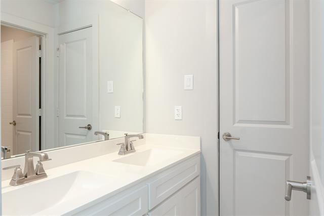 Building Photo - 3743 Milwaukee Ave