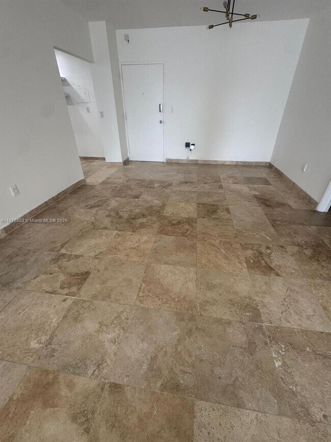 Building Photo - 500 Bayview Dr